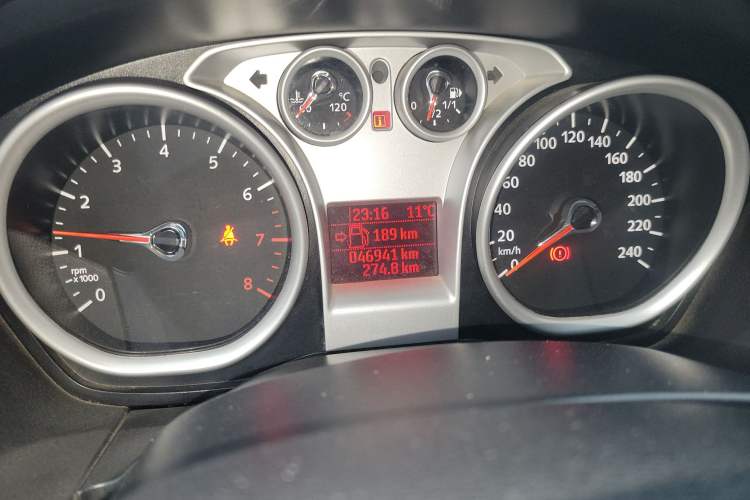 Used Ford Focus 2014 Hatchback Classic 1.8L Automatic Cool White Collector's Edition Odometer Close Up
