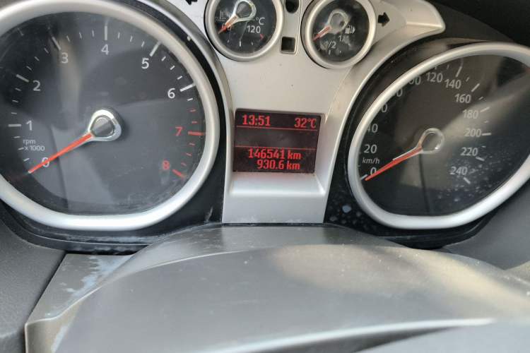Used Ford Focus 2014 Hatchback Classic 1.8L Automatic Cool White Collector's Edition Odometer Close Up