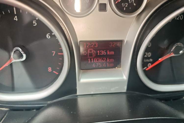 Used Ford Focus 2014 Hatchback Classic 1.8L Automatic Cool White Collector's Edition Odometer Close Up