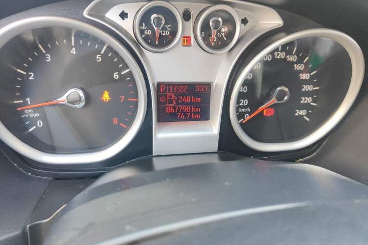 Used Ford Focus 2014 Hatchback Classic 1.8L Automatic Cool White Collector's Edition Odometer Close Up
