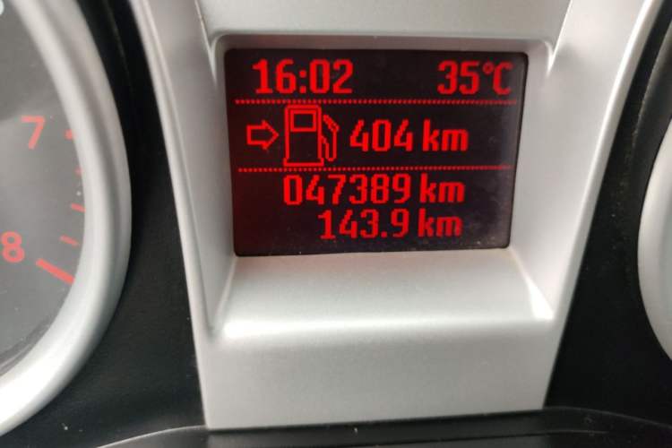 Used Ford Focus 2014 Hatchback Classic 1.8L Automatic Cool White Collector's Edition Odometer Close Up