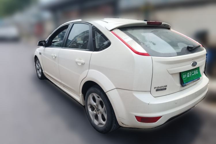 Used Ford Focus 2014 Hatchback Classic 1.8L Automatic Cool White Collector's Edition Rear Left 45 Deg