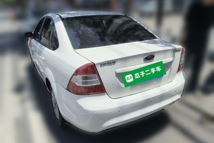Used Ford Focus 2014 Hatchback Classic 1.8L Automatic Cool White Collector's Edition Rear Left 45 Deg
