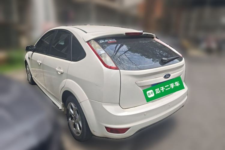 Used Ford Focus 2014 Hatchback Classic 1.8L Automatic Cool White Collector's Edition Rear Left 45 Deg