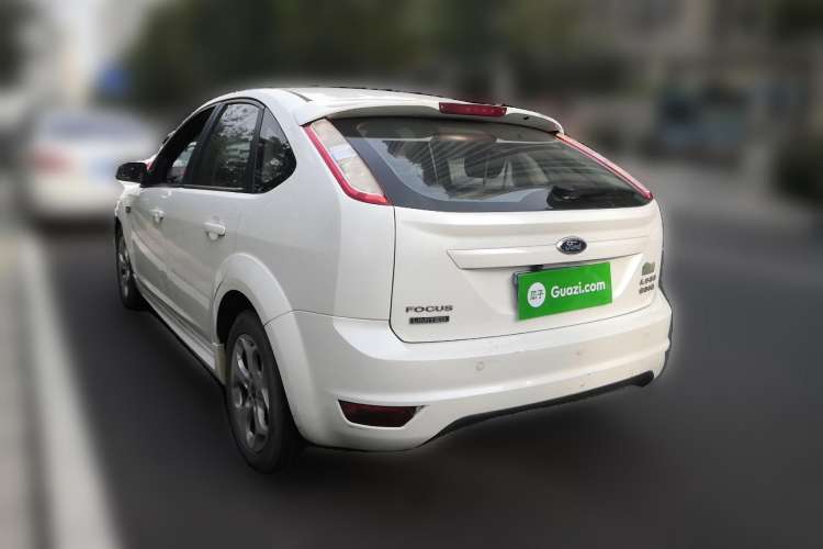 Used Ford Focus 2014 Hatchback Classic 1.8L Manual in Cool White Collector's Edition Rear Left 45 Deg
