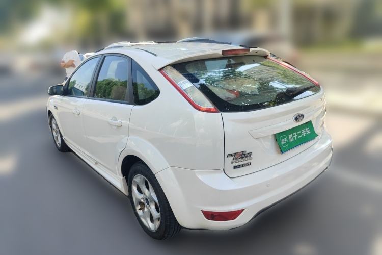 Used Ford Focus 2014 Hatchback Classic 1.8L Automatic Cool White Collector's Edition Rear Left 45 Deg