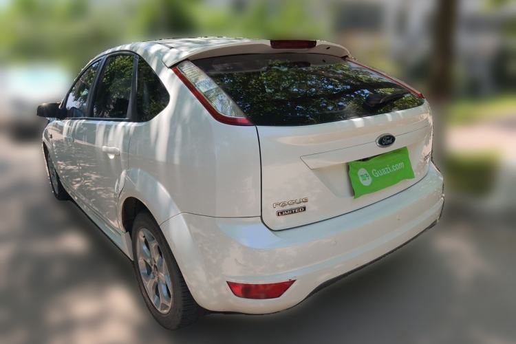 Used Ford Focus 2014 Hatchback Classic 1.8L Automatic Cool White Collector's Edition Rear Left 45 Deg