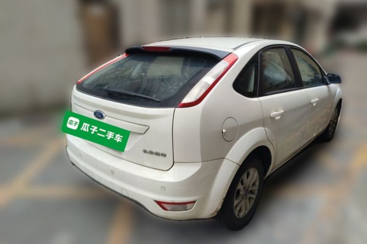 Used Ford Focus 2014 Hatchback Classic 1.8L Automatic Cool White Collector's Edition Rear Right 45 Deg