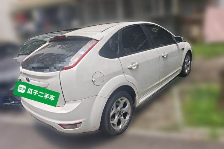 Used Ford Focus 2014 Hatchback Classic 1.8L Automatic Cool White Collector's Edition Rear Right 45 Deg