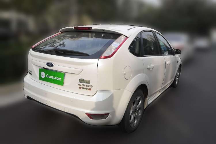 Used Ford Focus 2014 Hatchback Classic 1.8L Manual in Cool White Collector's Edition Rear Right 45 Deg
