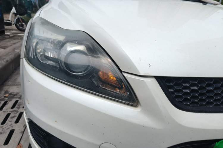 Used Ford Focus 2014 Hatchback Classic 1.8L Automatic Cool White Collector's Edition Right Front Headlight