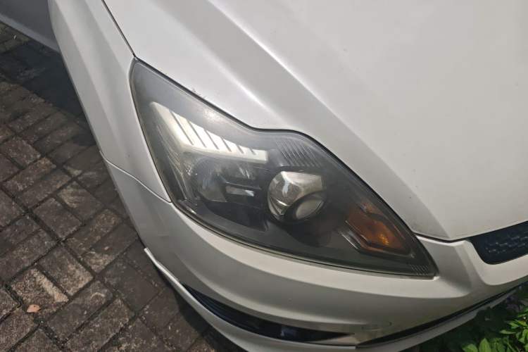 Used Ford Focus 2014 Hatchback Classic 1.8L Automatic Cool White Collector's Edition Right Front Headlight