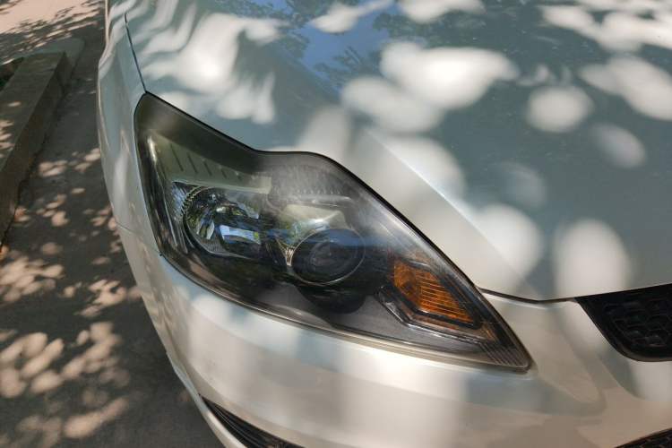 Used Ford Focus 2014 Hatchback Classic 1.8L Automatic Cool White Collector's Edition Right Front Headlight