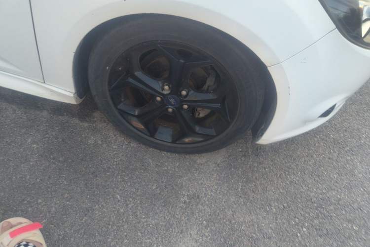 Used Ford Focus  Right Front Wheel Hub