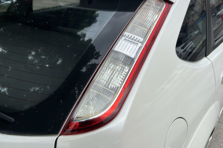 Used Ford Focus 2014 Hatchback Classic 1.8L Automatic Cool White Collector's Edition Right Rear Taillight