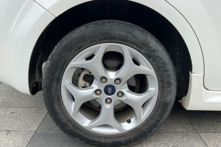 Used Ford Focus 2014 Hatchback Classic 1.8L Automatic Cool White Collector's Edition Right Rear Wheel Hub
