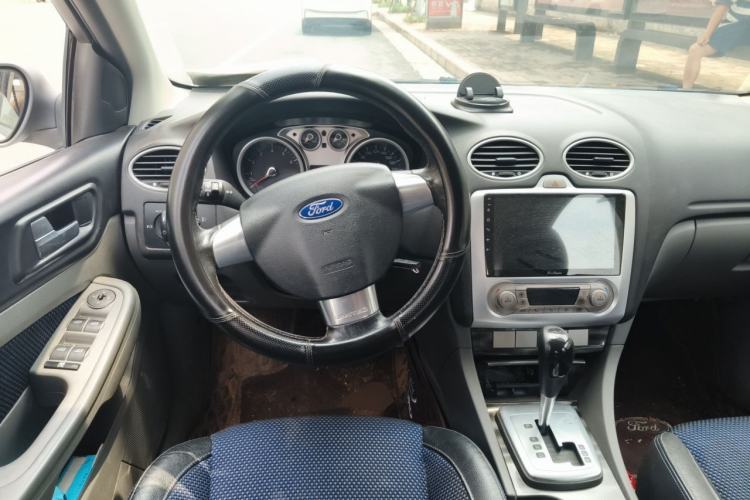 Used Ford Focus 2014 Hatchback Classic 1.8L Automatic Cool White Collector's Edition Steering Wheel