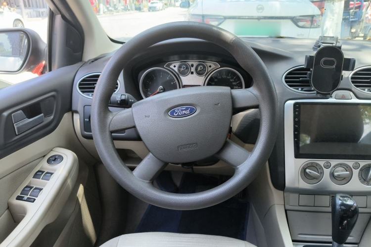 Used Ford Focus 2014 Hatchback Classic 1.8L Automatic Cool White Collector's Edition Steering Wheel