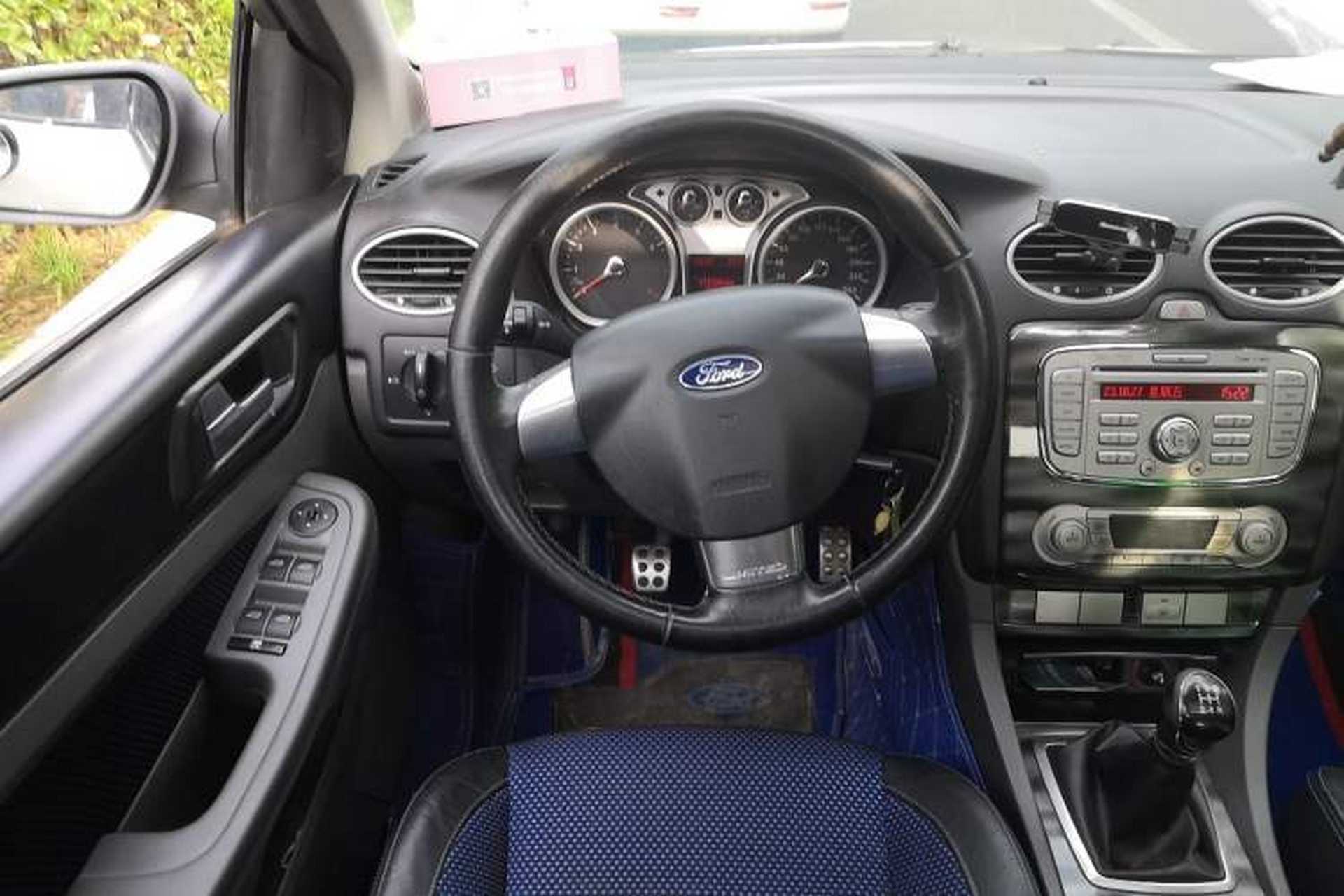 Used Ford Focus 2014 Hatchback Classic 1.8L Manual in Cool White Collector's Edition Steering Wheel
