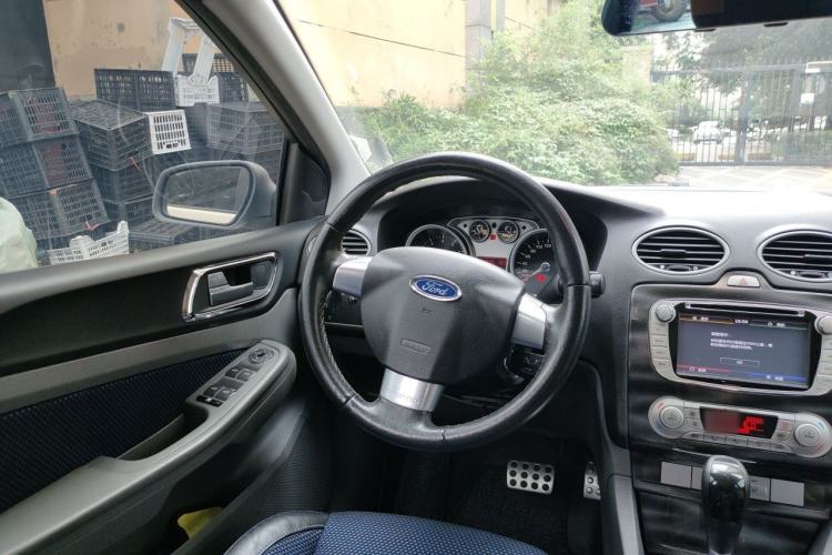 Used Ford Focus 2014 Hatchback Classic 1.8L Automatic Cool White Collector's Edition Steering Wheel