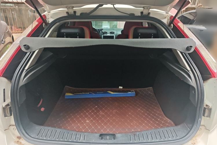 Used Ford Focus 2014 Hatchback Classic 1.8L Automatic Cool White Collector's Edition Trunk