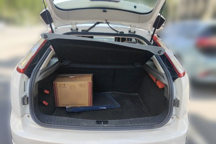 Used Ford Focus 2014 Hatchback Classic 1.8L Automatic Cool White Collector's Edition Trunk
