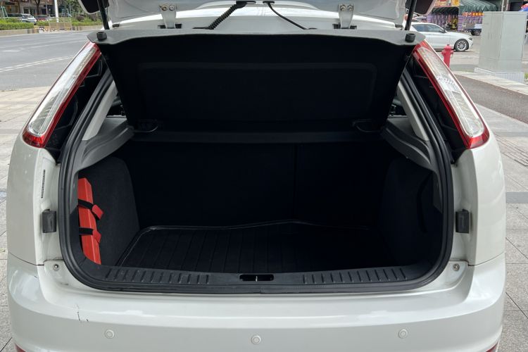 Used Ford Focus 2014 Hatchback Classic 1.8L Automatic Cool White Collector's Edition Trunk