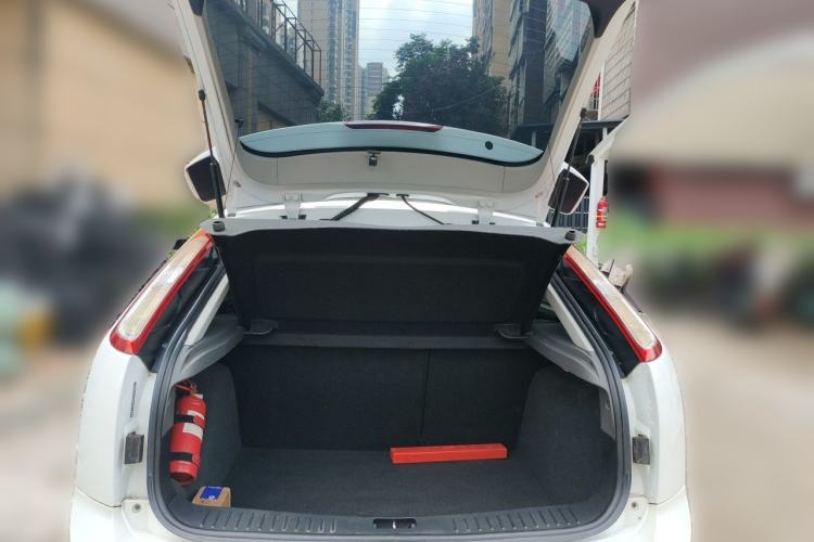 Used Ford Focus 2014 Hatchback Classic 1.8L Automatic Cool White Collector's Edition Trunk