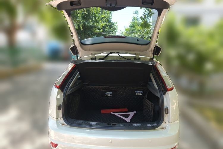 Used Ford Focus 2014 Hatchback Classic 1.8L Automatic Cool White Collector's Edition Trunk