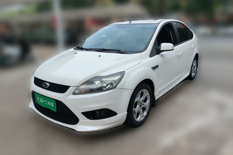 Used Ford Focus 2014 Hatchback Classic 1.8L Automatic Cool White Collector's Edition Guazi used car, China used car export, Used car for sale, Used Ford cars, Cheapest cars for sale
