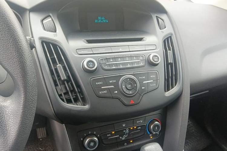 Used Ford Focus 2015 Hatchback 1.6L Automatic Comfort Model Audio And AC Panel