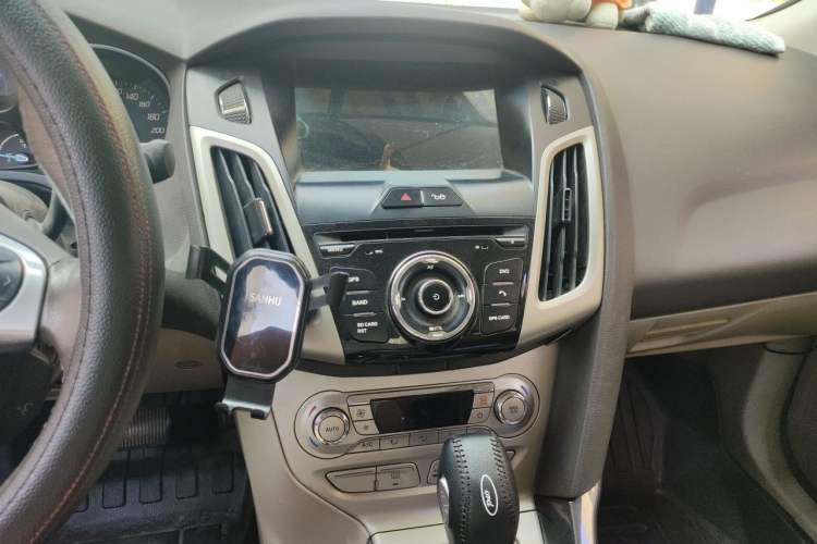 Used Ford Focus 2015 Sedan 1.6L Automatic Trend Model Audio And AC Panel