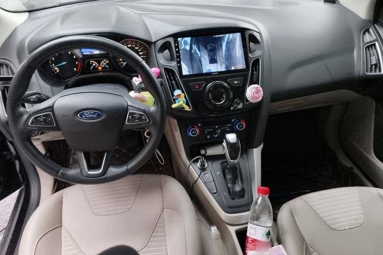 Used Ford Focus 2015 Hatchback EcoBoost 180 Automatic Elite Model Center Console