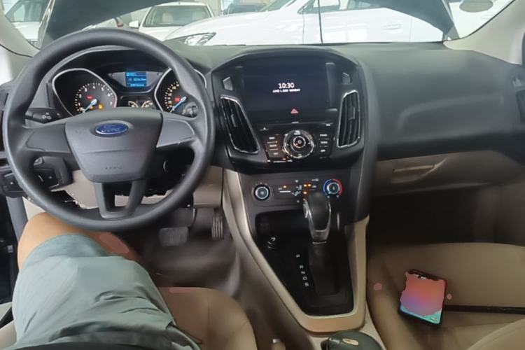 Used Ford Focus 2015 Sedan 1.6L Automatic Comfort Model Center Console