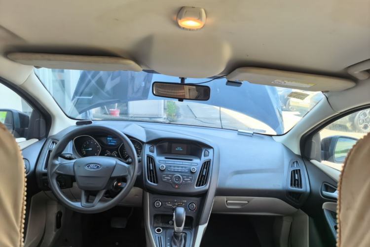 Used Ford Focus 2015 Sedan 1.6L Automatic Comfort Model Center Console