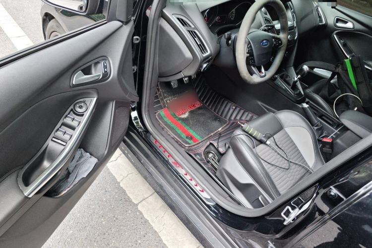 Used Ford Focus 2015 2.0T ST Standard Edition Driver Seat