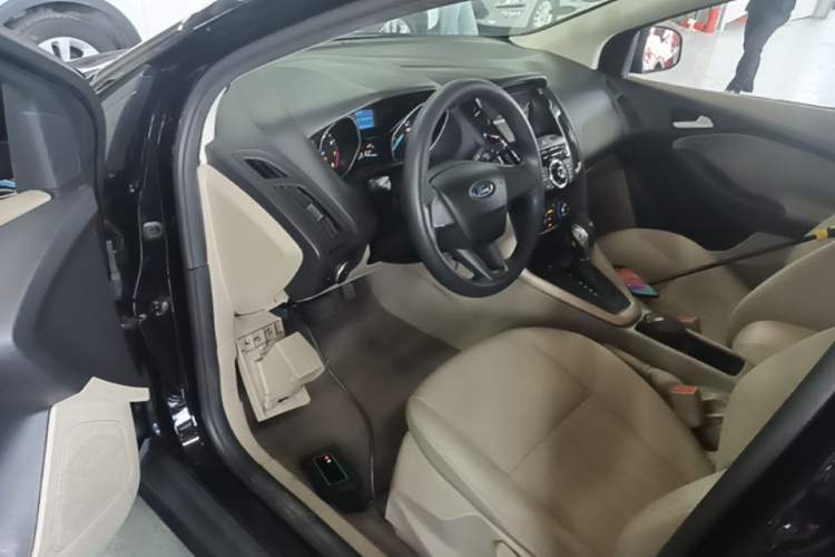 Used Ford Focus 2015 Sedan 1.6L Automatic Comfort Model Driver Seat