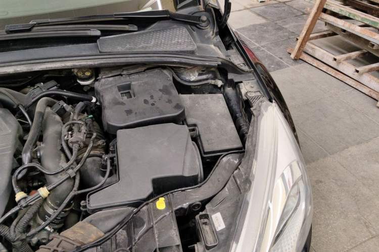 Used Ford Focus 2015 Sedan EcoBoost 180 Automatic Elite Model Engine Bay Left