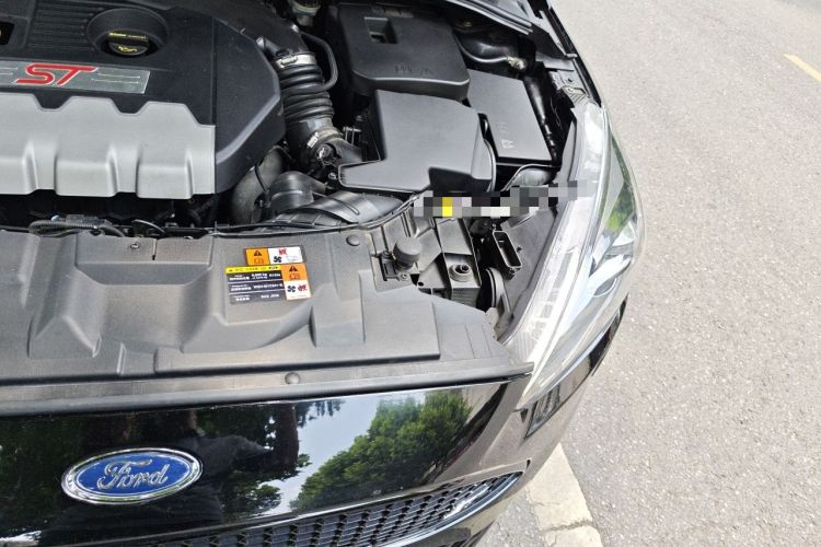 Used Ford Focus 2015 2.0T ST Standard Edition Engine Bay Left