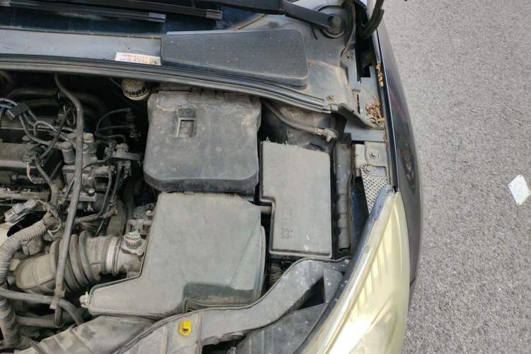 Used Ford Focus 2015 Sedan 1.6L Automatic Trend Model Engine Bay Left