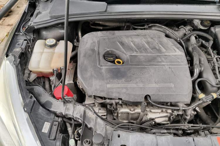Used Ford Focus 2015 Hatchback EcoBoost 180 Automatic Elite Model Engine Bay Right