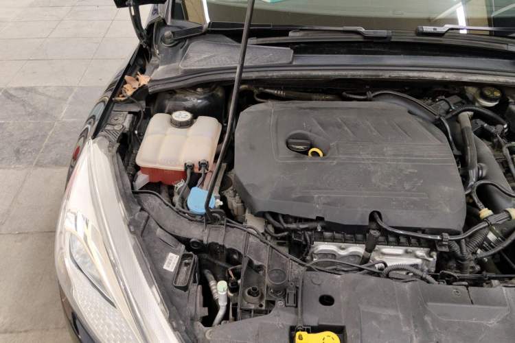 Used Ford Focus 2015 Sedan EcoBoost 180 Automatic Elite Model Engine Bay Right