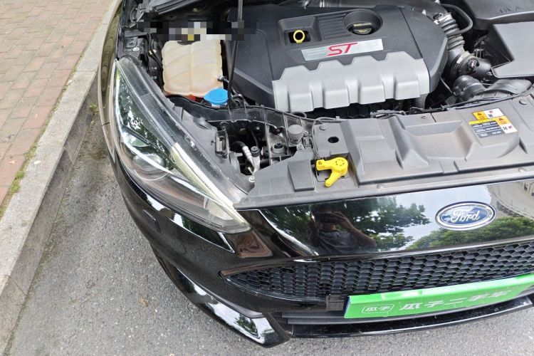 Used Ford Focus 2015 2.0T ST Standard Edition Engine Bay Right