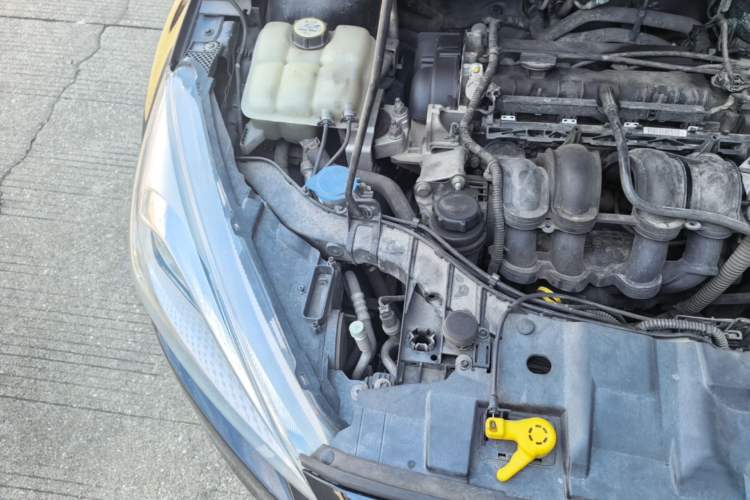 Used Ford Focus 2015 Sedan 1.6L Automatic Comfort Model Engine Bay Right