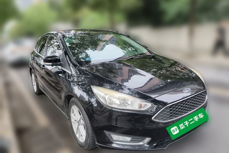 Used Ford Focus 2015 Hatchback EcoBoost 180 Automatic Elite Model Front Right 45 Deg