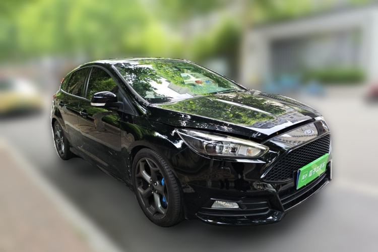 Used Ford Focus 2015 2.0T ST Standard Edition Front Right 45 Deg