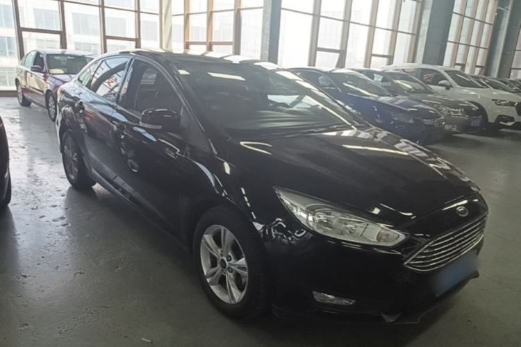Used Ford Focus 2015 Sedan 1.6L Automatic Comfort Model Front Right 45 Deg