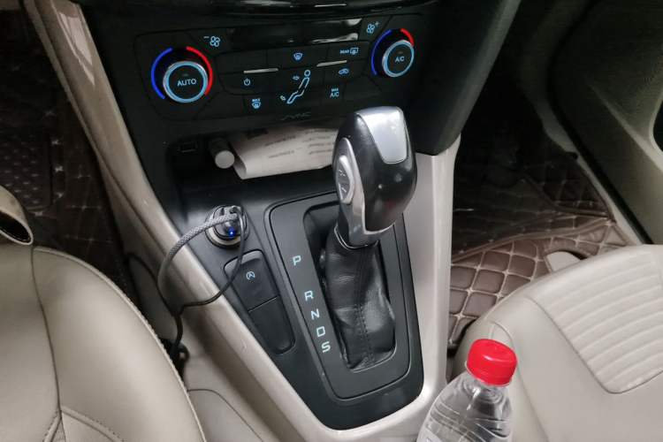Used Ford Focus 2015 Hatchback EcoBoost 180 Automatic Elite Model Gear Lever