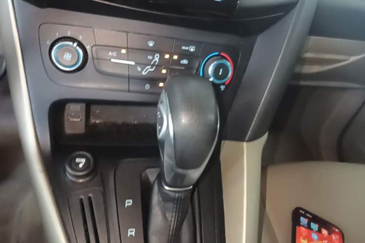 Used Ford Focus 2015 Sedan 1.6L Automatic Comfort Model Gear Lever