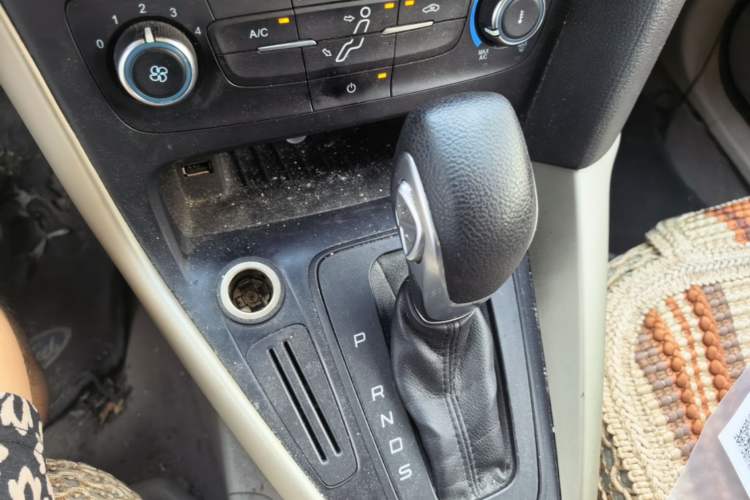Used Ford Focus 2015 Sedan 1.6L Automatic Comfort Model Gear Lever